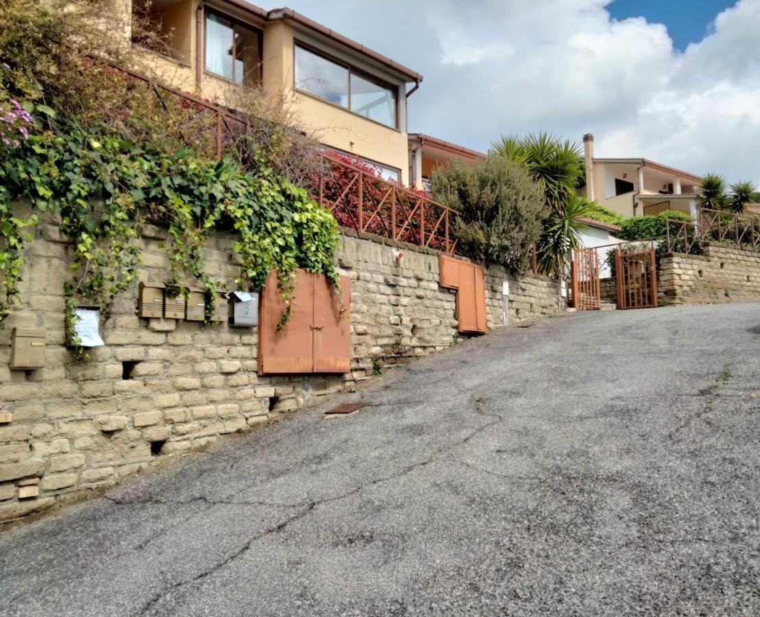 Sguardo Sul Lago Trevignano Romano Exterior photo